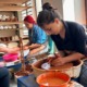 Les artisans de l'atelier de Gumri se forment au tournage avec Angélique Faget
